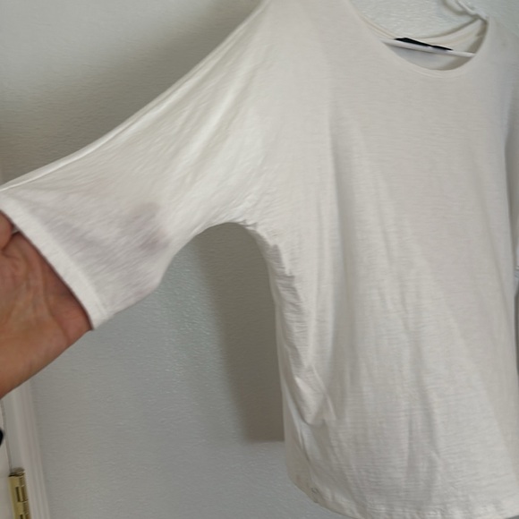 Lightweight workout tops by Rachael, Zoe size large with bat wings to the side - Picture 3 of 4